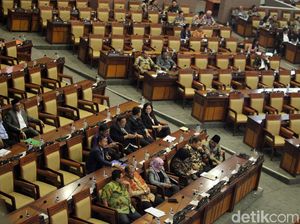 Surat Jokowi soal Ibu Kota Dibacakan di Paripurna, Hanya 282 Anggota Hadir