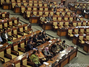 Surat Jokowi soal Ibu Kota Dibacakan di Paripurna, Hanya 282 Anggota Hadir