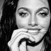 Oriana merupakan model dan namanya sudah cukup terkenal karena ibunya, Catherine Fulop merupakan aktris dan pembawa acara TV serta finalis kontes kecantikan. Sementara itu, ayahnya, Osvaldo Sabatini, adalah aktor dan produser Argentina. Foto: dok. Instagram @orianasabatini