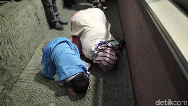 Amnesti Disetujui DPR, Baiq Nuril Sujud Syukur