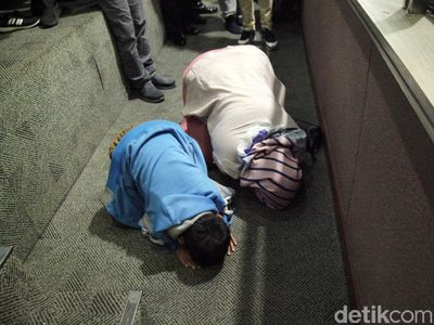 Amnesti Disetujui DPR, Baiq Nuril Sujud Syukur