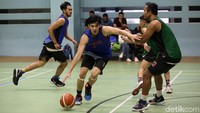 Rencananya Perbasi akan menaturalisasi Denzel Bowles asal Amerika Serikat untuk memperkuat timnas basket putra Indonesia.