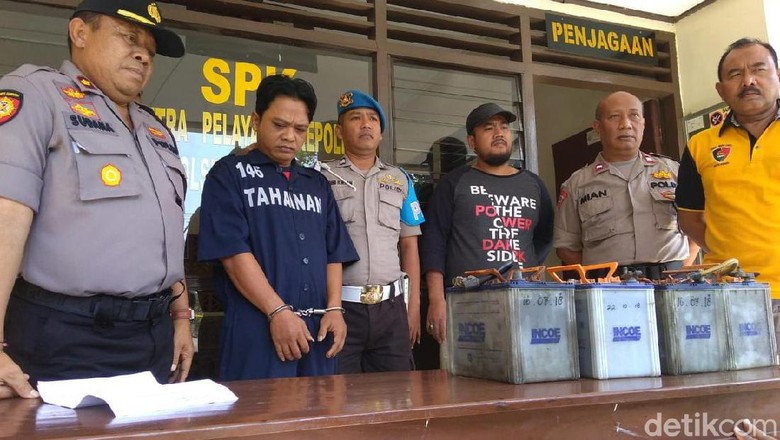 Maling Spesialis Aki Mobil Kepergok Warga saat Beraksi Maling Spesialis Aki Mobil Kepergok Warga saat Beraksi