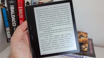 Perbedaan terbesar di layar dibanding generasi sebelumnya adalah tingkat warmth atau ‘kehangatan’ layar kini dapat diatur sehingga lebih nyaman buat mata. Foto: Pocket Lint