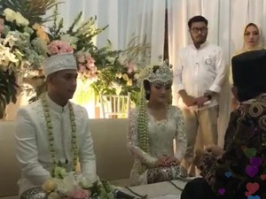 Digelar di Gang Sempit, Pernikahan Siti Badriah Tetap Megah