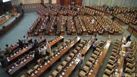 Sebanyak 277 anggota DPR tak hadir dalam rapat tersebut.