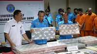 Selain itu, aset yang berhasil diamankan BNN terdiri atas 41 Bidang Tanah Rp 34.784.380.000, 1 Unit pabrik senilai Rp 3 M, 21 unit motor senilai Rp 2.698.900.000, dan masih banyak lagi.