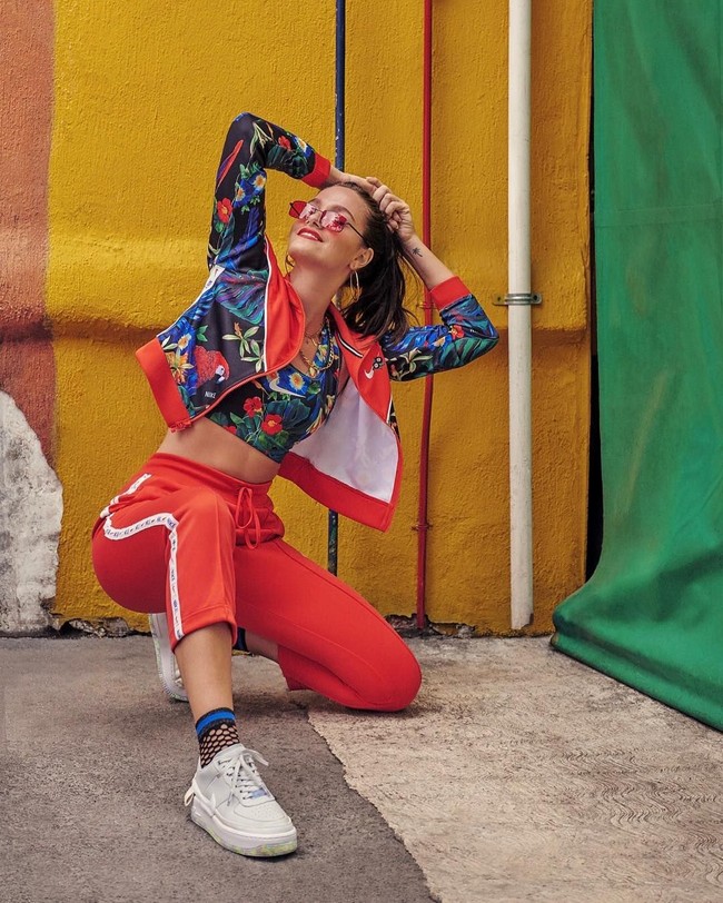 Sementara itu, kariernya di industri musik dimulai pada 2017 ketika ia merilis single bahasa Inggris pertamanya Love Me Down Easy. Sejak itu, ia telah merilis beberapa single, salah satunya lagu bertajuk Stay or Run. Foto: dok. Instagram @orianasabatini