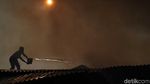 Melihat Sang Pemburu Api Beraksi di Warakas