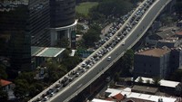 Begini penampakan kemacetan di JLNT Casablanca, Jakarta, Kamis (25/7/2019).
