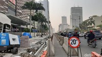 Kepada Dinas Bina Marga DKI Jakarta, Hari Nugraha, mengatakan proyek pelebaran trotoar ditargetkan selesai pada September 2019. (Lisye/detikcom)