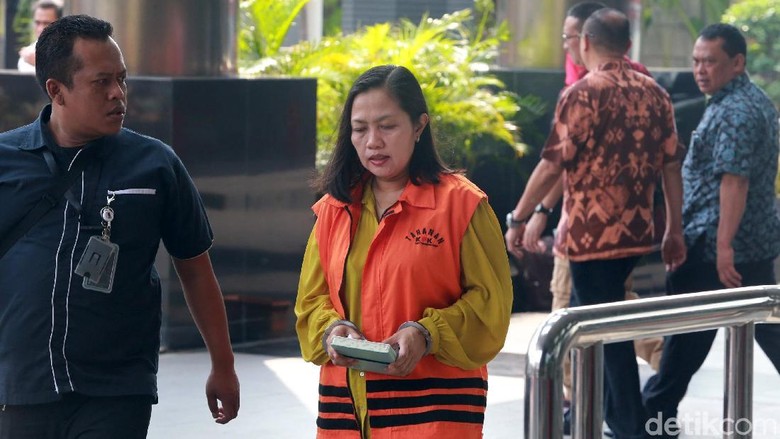 Indung Didakwa Jadi Perantara Suap Rp 2,1 M ke Bowo Sidik Indung Didakwa Jadi Perantara Suap Rp 2,1 M ke Bowo Sidik