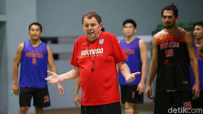 Latihan Timnas Basket Indonesia Tim nasional basket putra Indonesia menggelar latihan sebagai persiapan SEA Games 2019 di GBK Arena, Senayan, Kamis (25/7/2019). Latihan dipimpin langsung oleh pelatih baru, Rajko Toroman.