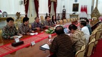 Adapun delegasi Hyundai yang bertemu Jokowi, antara lain Executive Vice Chairman Hyundai Chung Euisun. President Hyundai Kong Young Woon, Executive Vice President Hyundai Park Hong-Jae, dan Senior Vice President Hyundai Lee Youngtack. Istimewa/Dok. BPMI Setpres. Istimewa/Dok. BPMI Setpres.
