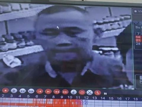 Pria Tua Terekam CCTV Apotek Lembang Mengutil Obat Penambah Darah