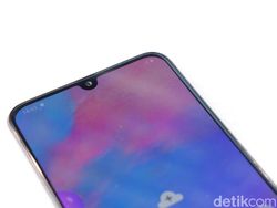 Unboxing Samsung Galaxy M30, Ponsel Baterai Jumbo Rp 3 Jutaan