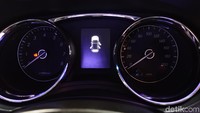 Selain itu, Wuling juga menambah fitur Emergency Stop Signal (ESS) yang dibekali juga dengan ABS dan ABD.