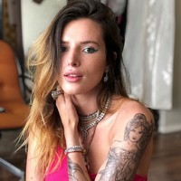Dalam sebuah wawancara di Good Morning America, aktris Bella Thorne mengaku seorang panseksual. Awalnya wanita 22 tahun ini mengira dirinya biseksual karena bisa tertarik pada pria maupun wanita. Namun akhirnya dia menyadari bahwa ketertarikannya tidak selalu dari gender seseorang. Foto: Dok. Instagram/bellathorne