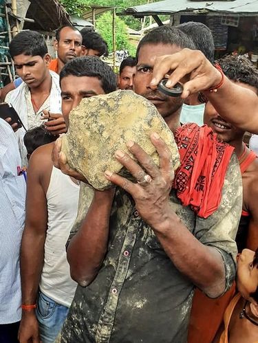 Objek diduga meteorit ini tengah dianalisis para ilmuwan India
