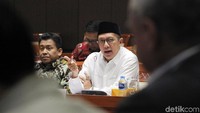 Menteri Agama Lukman Hakim Saifuddin menghadiri rapat kerja bersama Komisi VIII DPR, Jakarta, Kamis (25/7/2019).