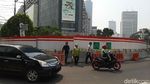 Melihat Proyek Pelebaran Trotoar yang Disebut Perparah Polusi di DKI