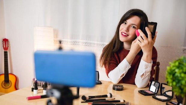 Ide Kado Spesial di Hari Valentine Yang Pasti Disukai Wanita