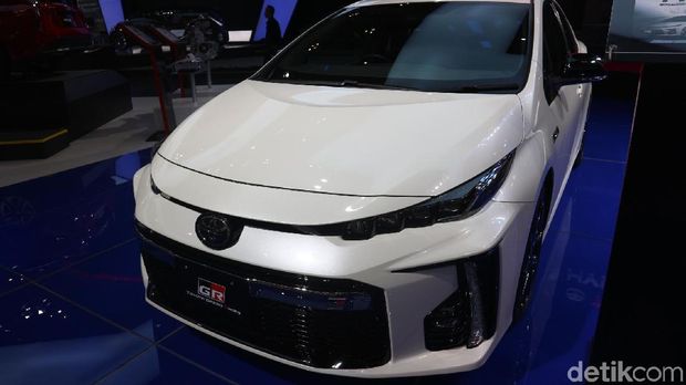 Toyota Prius PHV GR Sport