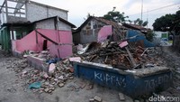 Sejumlah bangunan telah rata dengan tanah.
