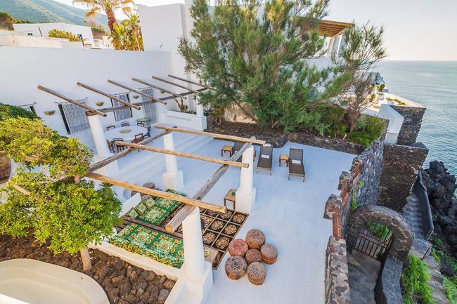 Dijual Rp 101 miliar, villa cantik nan stylish ini ditawarkan di bawah naungan agen properti Lionard Real Estate. Foto: Dok. Lionard Luxury Real Estate