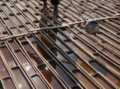 Melihat Lebih Dekat Pembuatan Garam Langka Khas Grobogan