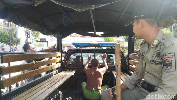 Drama Pengejaran Pria Kolor Ijo yang Ngamuk dan Meresahkan di Ciamis