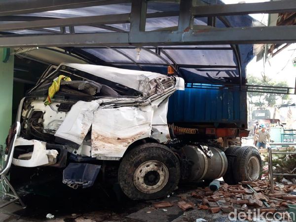 Truk Seruduk Puskesmas di Boyolali, 1 Orang Tewas