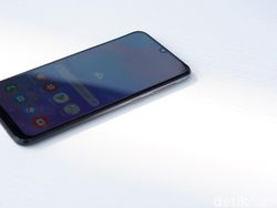 Unboxing Samsung Galaxy M30, Ponsel Baterai Jumbo Rp 3 Jutaan