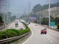 Karena Lapar, Keluarga Ini Nekat Piknik dan Pesta BBQ di Jalan Tol