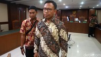 Mantan General Manager (GM) Divisi Gedung PT Hutama Karya (HK) Budi Rachmat Kurniawan divonis 5 tahun penjara, denda Rp 300 juta subsider 3 bulan kurungan, Jumat (26/7/2019).