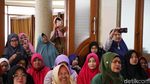Sandiaga Jadi Rebutan Foto Bersama di Peresmian Bank Infaq