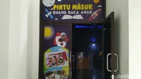 Ruangan baca bertema luar angkasa ini memang dikhususkan untuk anak-anak. Traveler bisa mengajak anak-anak tercinta membaca buku-buku sains di ruang ini. (Dadang/detikcom)