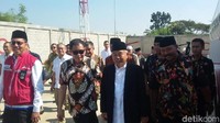 Usai mengecek SPPBE tersebut, Menteri ESDM Ignasius Jonan bersama rombongan meninjau Stasiun Pengisian dan Pengangkutan Bulk Elpiji (SPPBE) milik Pesantren Amanatul Ummah itu.