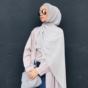 Foto: Gaya Hijab Pashmina Simpel Tanpa Jarum Pentul Foto: Gaya Hijab Pashmina Simpel Tanpa Jarum Pentul