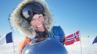 Setelah berjalan selama 38 hari 23 jam 5 menit, ia muncul di bagian lain Kutub Selatan. Itulah rumah bagi Stasiun Kutub Selatan Amundsen-Scott, sebuah basis penelitian ilmiah yang dihuni beberapa manusia (Johanna Davidsson/CNN)