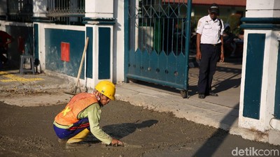 Trotoar Jalan Dr Sutomo Jakarta Pusat Direvitalisasi