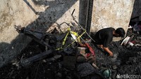Kebakaran tersebut menghanguskan 30 rumah di kawasan Rawa Badak, Jakarta Utara.