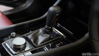 Setidaknya enam perguruan tinggi di Indonesia dilibatkan untuk studi kendaraan elektrifikasi. Mereka membandingkan tiga jenis kendaraan, yakni kendaraan bermesin bensin biasa 1.800 cc, kendaraan hybrid yang juga pakai mesin 1.800 cc serta kendaraan plug-in hybrid (yang bisa dicolok untuk dicas) dengan mesin 1.800 cc juga.