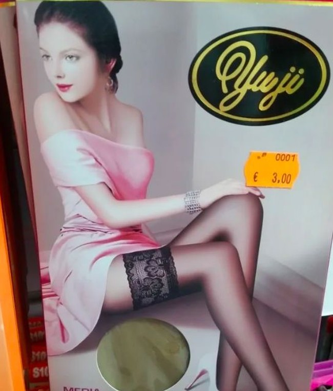 Iklan yang menampilkan wanita cantik ini diledek netizen karena hasilnya yang tak wajar akibat edit foto berlebihan. Sang wanita jadi hanya memiliki satu tangan.Foto: Dok. Twitter, Instagram