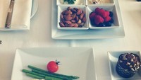 Meskipun begitu, Nadine termasuk orang yang sehat. Pola makannya dijaga dengan seimbang dengan mengkonsumsi telur, sayur, buah dan kacang-kacangan. Foto: Instagram @nadiepascale