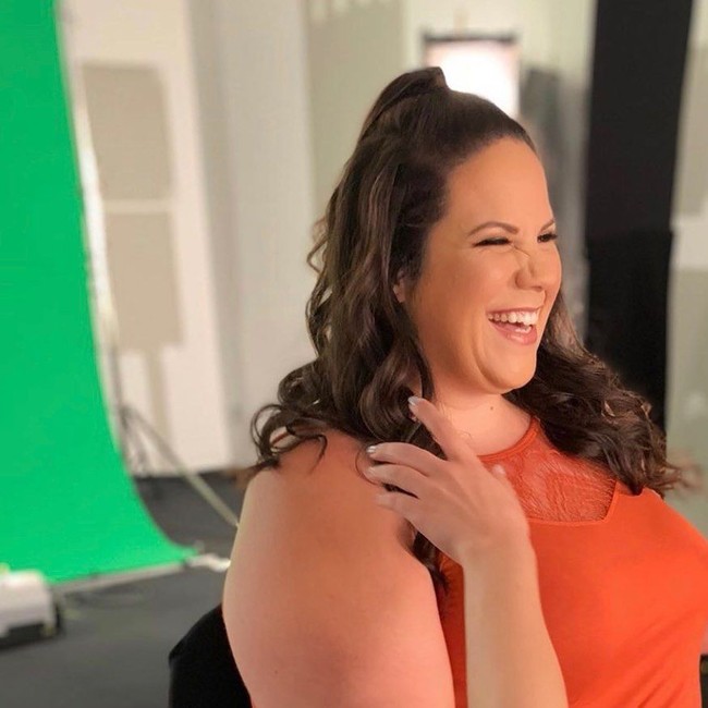 Whitney menolak jika dia dianggap sebagai inspirasi dalam menurunkan berat badan. Karena pada kenyataannya berat badannya masih seperti dulu. Ia pun meminta agar orang-orang tidak selalu fokus pada bentuk tubuhnya, tapi tentang bagaimana dia menjaga diri tetap sehat. Foto: Instagram/@whitneywaythore