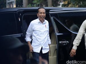 Jokowi Tanggapi Hasto soal Rumor Rebut Kursi Ketum PDIP: Jangan Seperti Itu