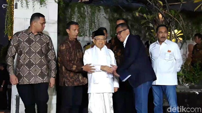 JK-Maruf Amin Tinggalkan Lokasi Pembubaran TKN Jokowi