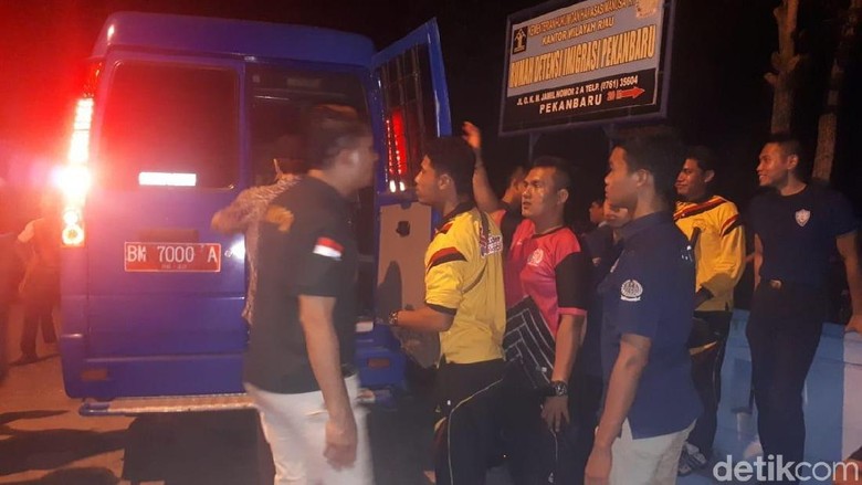 Kantor Rudenim Pekanbaru Didemo Pengungsi Asal Luar Negeri Kantor Rudenim Pekanbaru Didemo Pengungsi Asal Luar Negeri