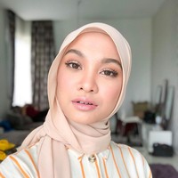 Hijabers yang memiliki 1,5 juta pengikut di Instagram ini sehari-hari sering mengenakan pashmina hingga hijab segiempat berbahan katun paris dengan warna-warna pastel. Foto: dok. Instagram @nabila.razali